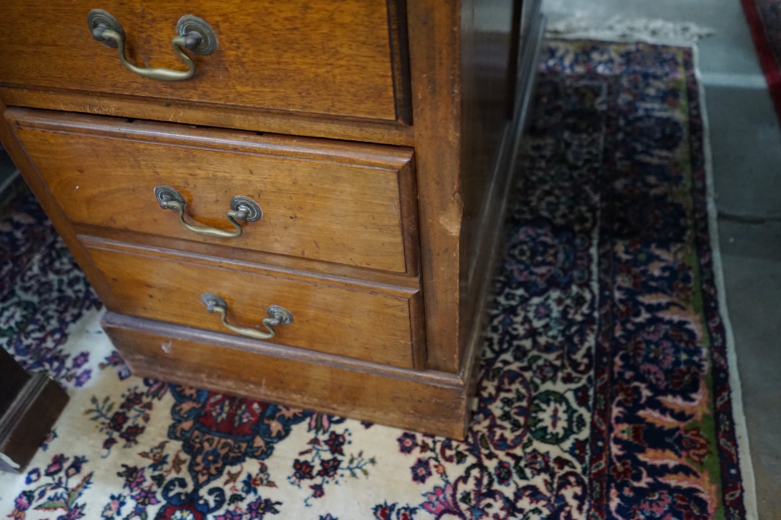 An early 20th century mahogany pedestal desk, width 152cm, depth 90cm, height 78cm